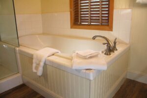 Sequoia Suite Jetted tub in the Elliott House Sequoia Suite