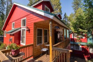 Cedar Suite Pine Cone Cottage with Cedar and Sequoia Suites