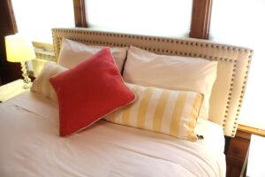 Dogwood Suite Elliott House Dogwood Bed and Pillows