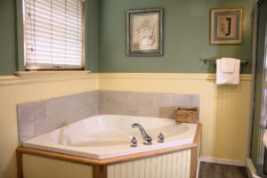 Sugar Pine Suite sugar pine jetted tub